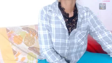Snapshot of seductivespellvagina80 chatting on 05.27.26 Estefany online show from 05.27.26