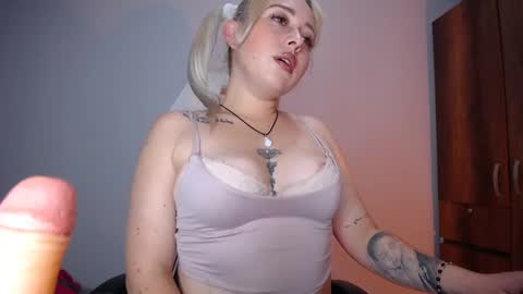 Yeyis  online show from 01.16.25