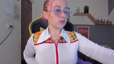 Yeyis  online show from 04.22.26
