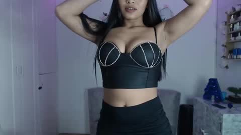 Snapshot of seleena__ chatting on 11.22.25 seleena__ online show from 11.22.25