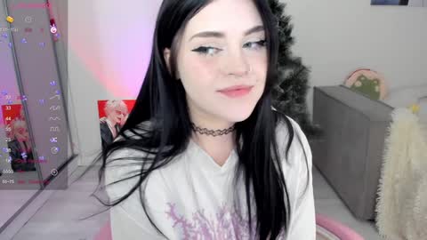 Snapshot of selena___cute chatting on 12.21.24 Selena online show from 12.21.24