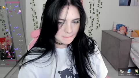 Snapshot of selena___cute chatting on 01.27.25 Selena online show from 01.27.25