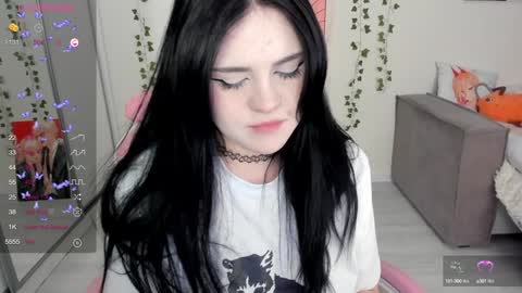 Snapshot of selena___cute chatting on 01.28.25 Selena online show from 01.28.25