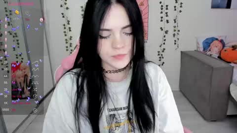 Snapshot of selena___cute chatting on 02.10.25 Selena online show from 02.10.25