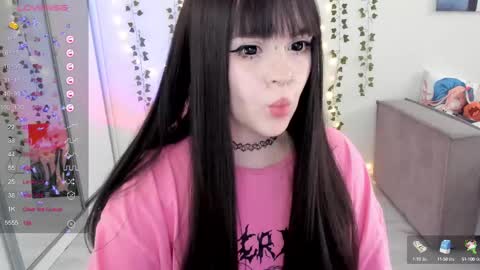 Snapshot of selena___cute chatting on 02.26.25 Selena online show from 02.26.25