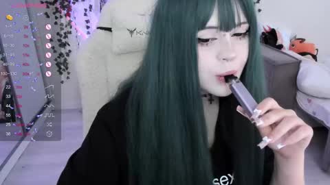 Snapshot of selena___cute chatting on 09.24.25 Selena online show from 09.24.25