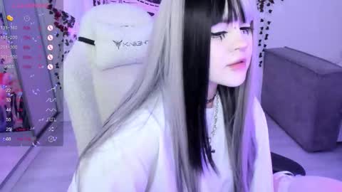 Snapshot of selena___cute chatting on 11.10.25 Selena online show from 11.10.25