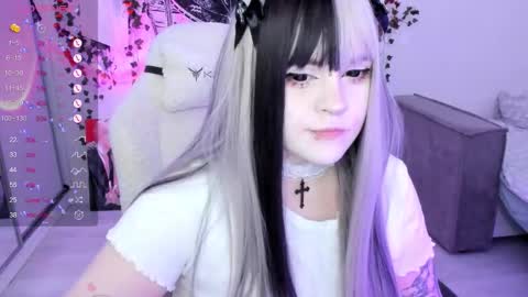 Snapshot of selena___cute chatting on 11.19.25 Selena online show from 11.19.25