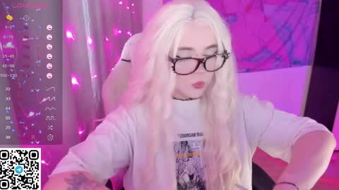 Selena  online show from 04.25.26