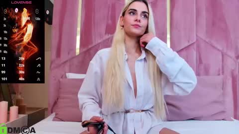 Snapshot of selenadaze chatting on 02.21.26 Selena online show from 02.21.26