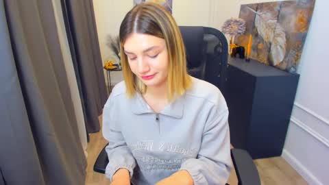 selenaemoore online show from 04.12.26