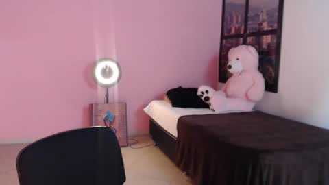 Snapshot of selene_gils chatting on 03.11.25 nathy online show from 03.11.25