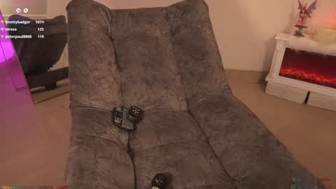  Sel Your Little butterfly  online show from 01.19.25