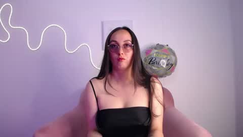 Snapshot of selene_swee chatting on 06.18.26 selene_swee online show from 06.18.26
