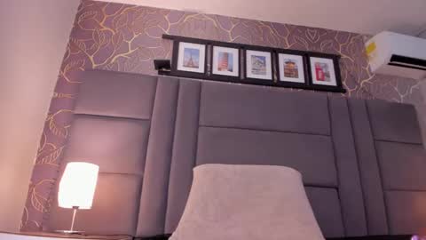 Snapshot of selene_tylor_ chatting on 02.14.25 Selene online show from 02.14.25