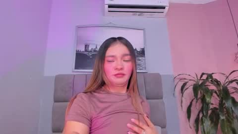 Snapshot of selene_tylor_ chatting on 12.17.25 Selene online show from 12.17.25