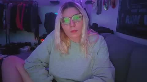 Snapshot of selenebaby chatting on 12.28.24 Selene online show from 12.28.24