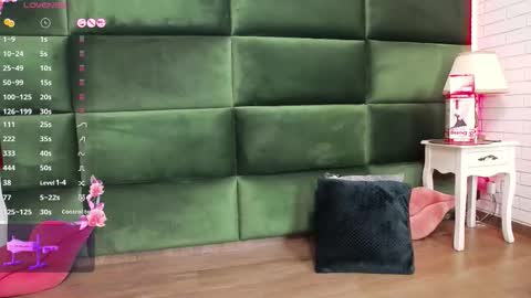 Snapshot of selensummer chatting on 09.25.25 Selen online show from 09.25.25