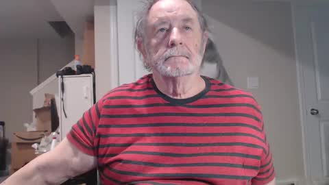 Snapshot of selkie2s chatting on 12.18.25 selkie2s online show from 12.18.25