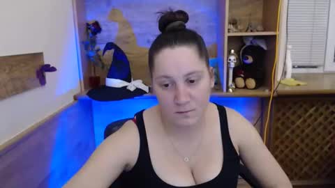 Snapshot of sellavix chatting on 10.30.25 Sellavix online show from 10.30.25