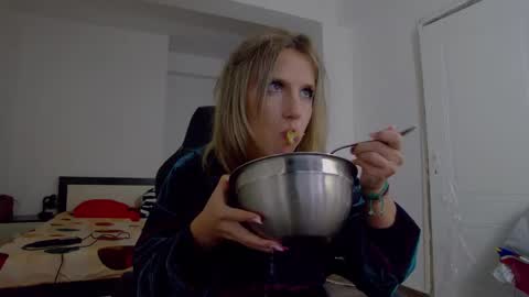 Snapshot of sellena_angel chatting on 10.27.25 sellena_angel online show from 10.27.25