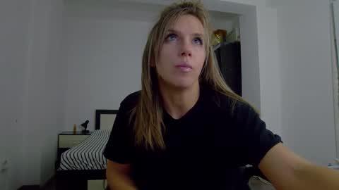 Snapshot of sellena_angel chatting on 11.13.25 sellena_angel online show from 11.13.25