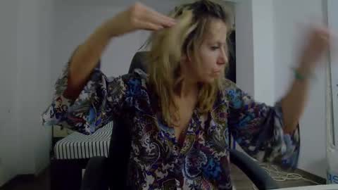 Snapshot of sellena_angel chatting on 11.16.25 sellena_angel online show from 11.16.25