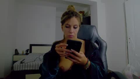 Snapshot of sellena_angel chatting on 11.19.25 sellena_angel online show from 11.19.25