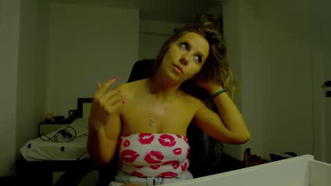 Snapshot of sellena_angel chatting on 06.06.26 sellena_angel online show from 06.06.26