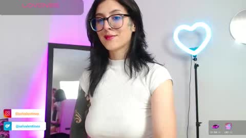 Snapshot of selvalentinex chatting on 02.20.25 online show from 02.20.25