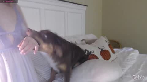 Snapshot of selxo chatting on 10.20.25 Sel online show from 10.20.25