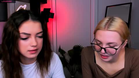 Snapshot of sendi_cais chatting on 11.12.25 Sendi online show from 11.12.25