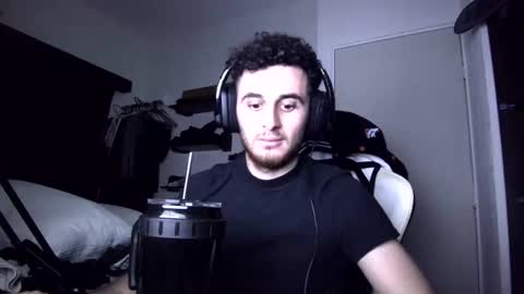 Snapshot of senitzzu chatting on 02.12.25 PAJACONTROL online show from 02.12.25