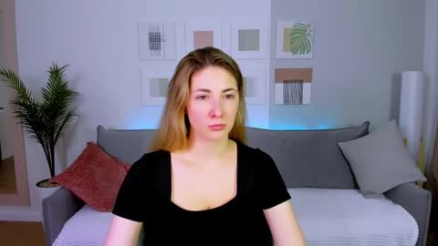 sensitiveheartt online show from 04.15.26