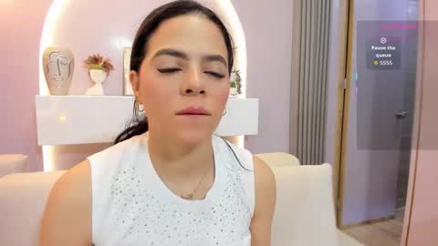 Sophie     online show from 03.17.26