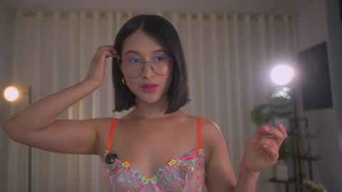 Maria- OF sensual bee online show from 01.09.25