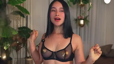 Maria- OF sensual bee online show from 10.11.25