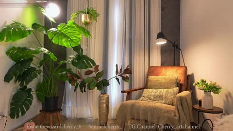 Maria- OF sensual bee online show from 03.27.26