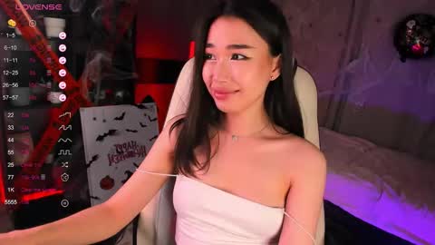 Snapshot of sensualily chatting on 10.15.25 Kiki online show from 10.15.25