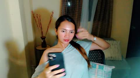 Snapshot of sensuous_rose chatting on 02.12.25 ROSE online show from 02.12.25