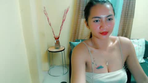 Snapshot of sensuous_rose chatting on 02.14.25 ROSE online show from 02.14.25