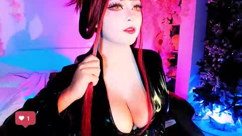 Snapshot of seraphine23_ chatting on 12.14.25 seraphine online show from 12.14.25