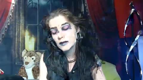 Snapshot of seraphinmunster chatting on 02.12.25 Seraphin Munster online show from 02.12.25