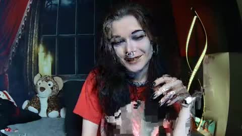 Snapshot of seraphinmunster chatting on 02.22.25 Seraphin Munster online show from 02.22.25