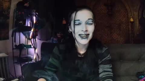 Snapshot of seraphinmunster chatting on 09.19.25 Seraphin Munster online show from 09.19.25