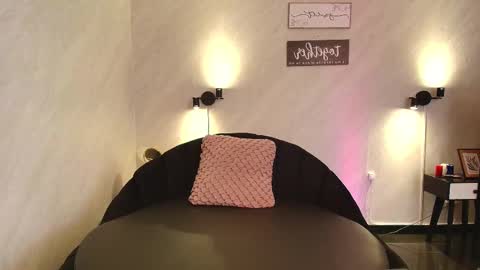 Snapshot of seren_bleck chatting on 02.15.25 Seren Follow me online show from 02.15.25