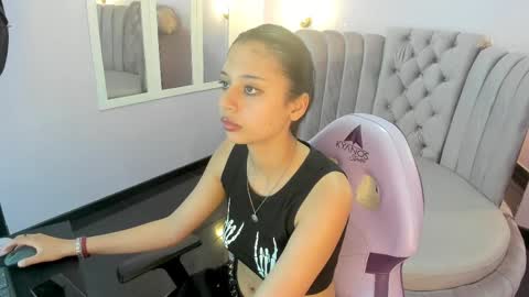 Snapshot of seren_bleck chatting on 02.21.25 Seren Follow me online show from 02.21.25