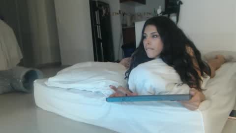 sararoussee online show from 12.15.25