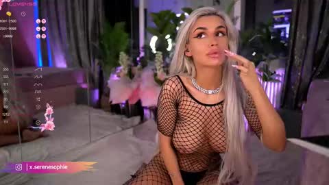 Serene Sophiex online show from 03.04.25