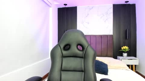 Serene online show from 10.17.25